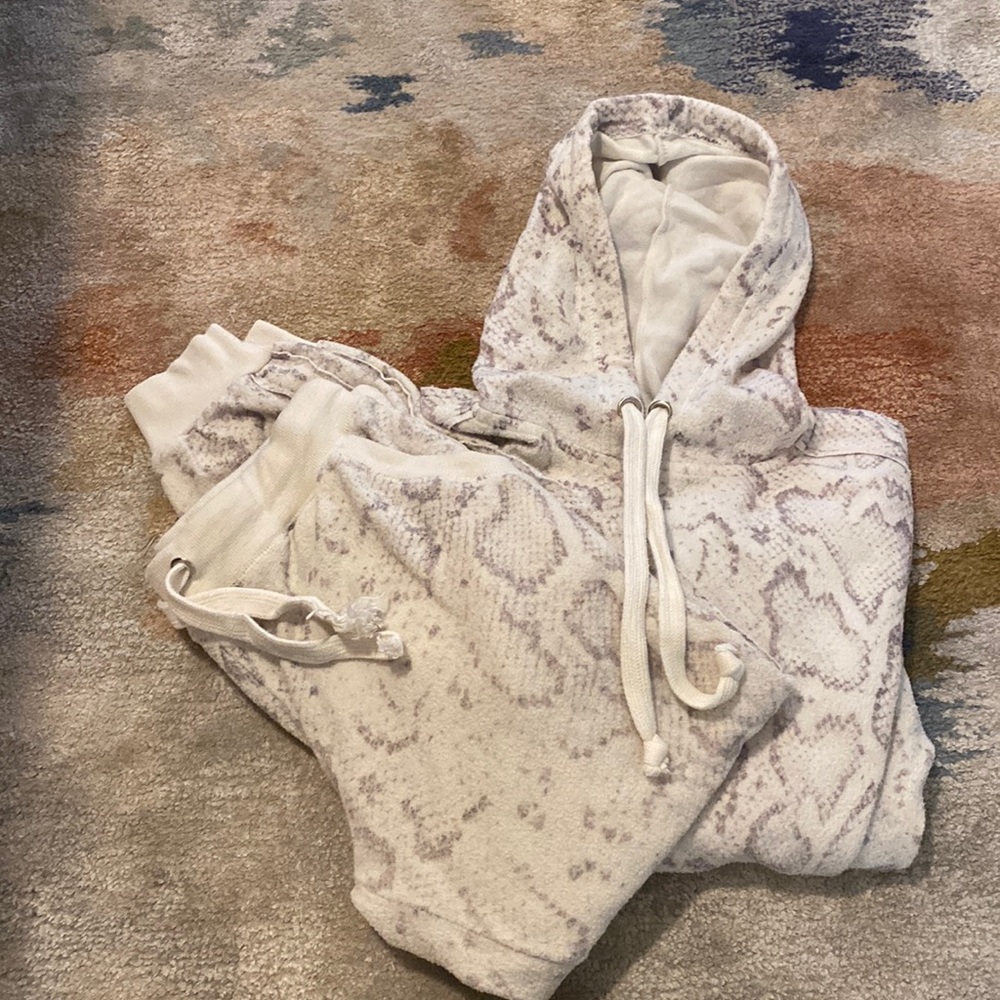 Vintage Havana Python white Jogger sweatsuit set